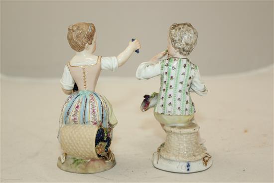 Two Meissen figures of grapepickers, 19th century, 12cm